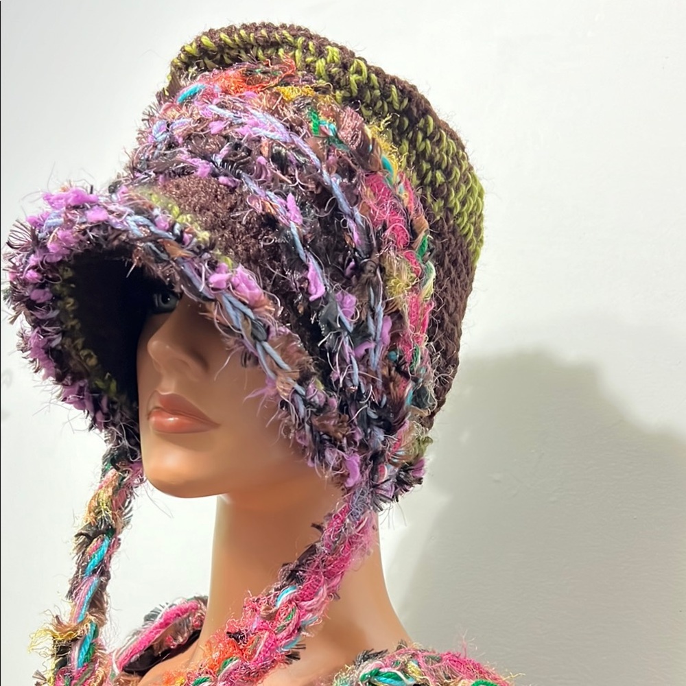 Handcrafted Multicolor Knit Hat - Picture 5 of 12